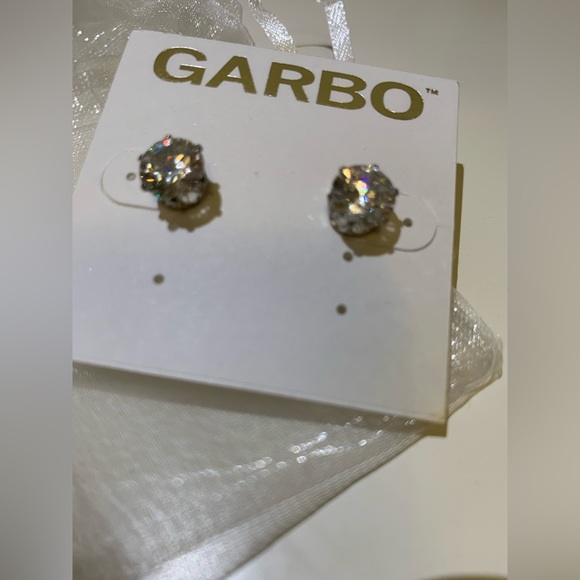 ⭐️*2/$10* ⭐️Round Cubic Zirconia CZ Silver Stud Earrings w/Claw Setting-NWT - Picture 3 of 5